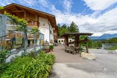 Hotel Torgglerhof - Zugangsweg Hoteleingang